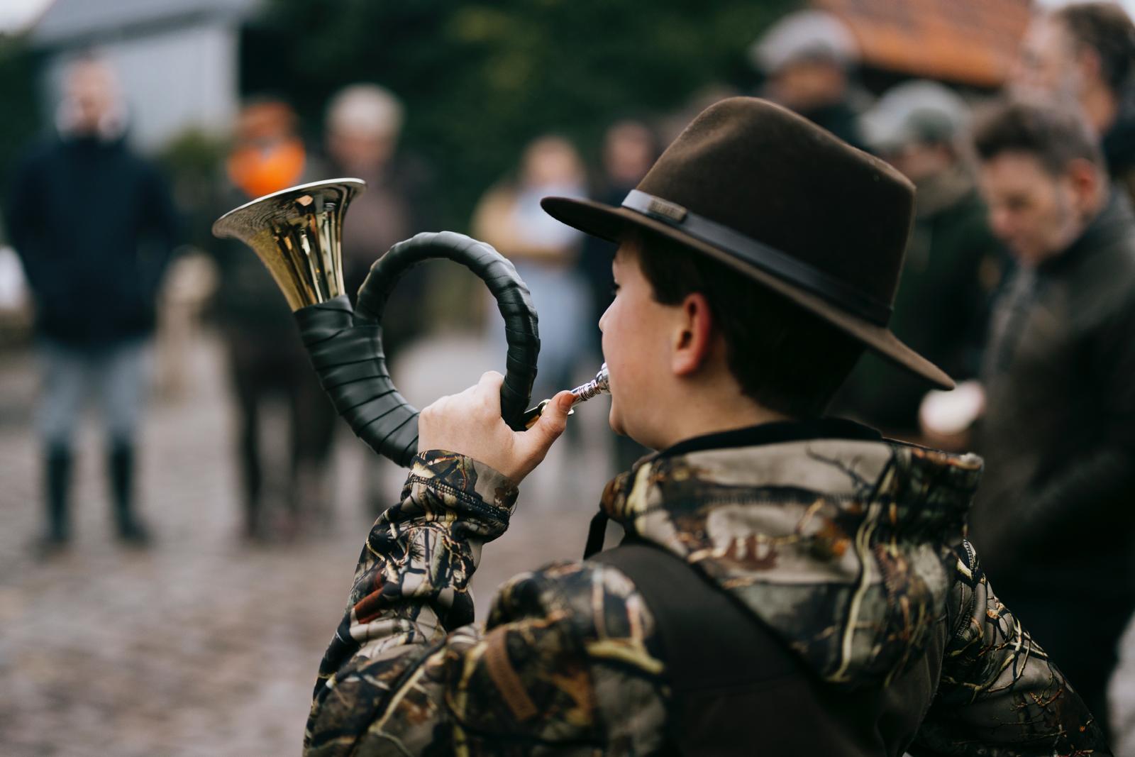 Closeup blazer met jachthoorn